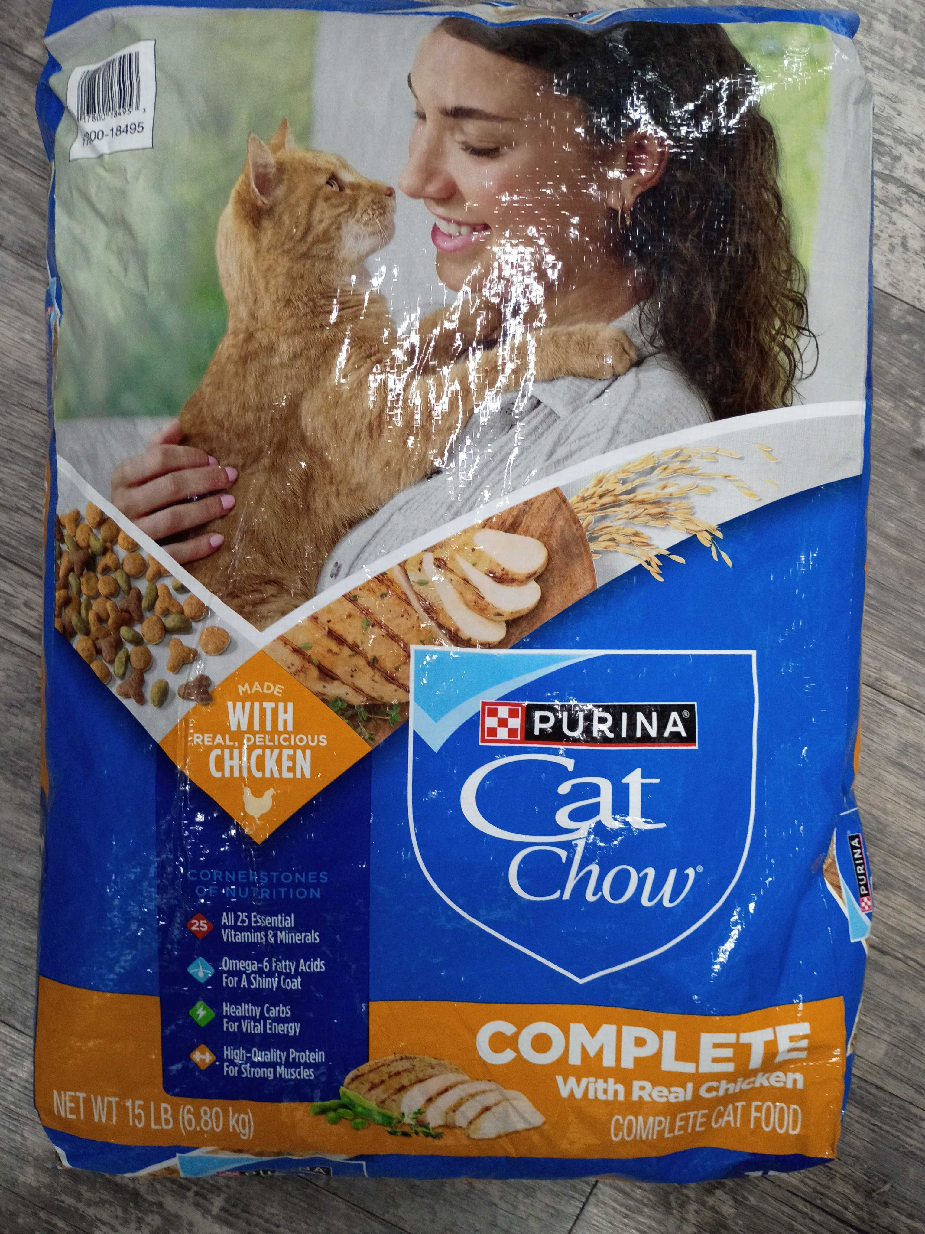 Purina Cat Chow Complete with Real Chicken, front of the package