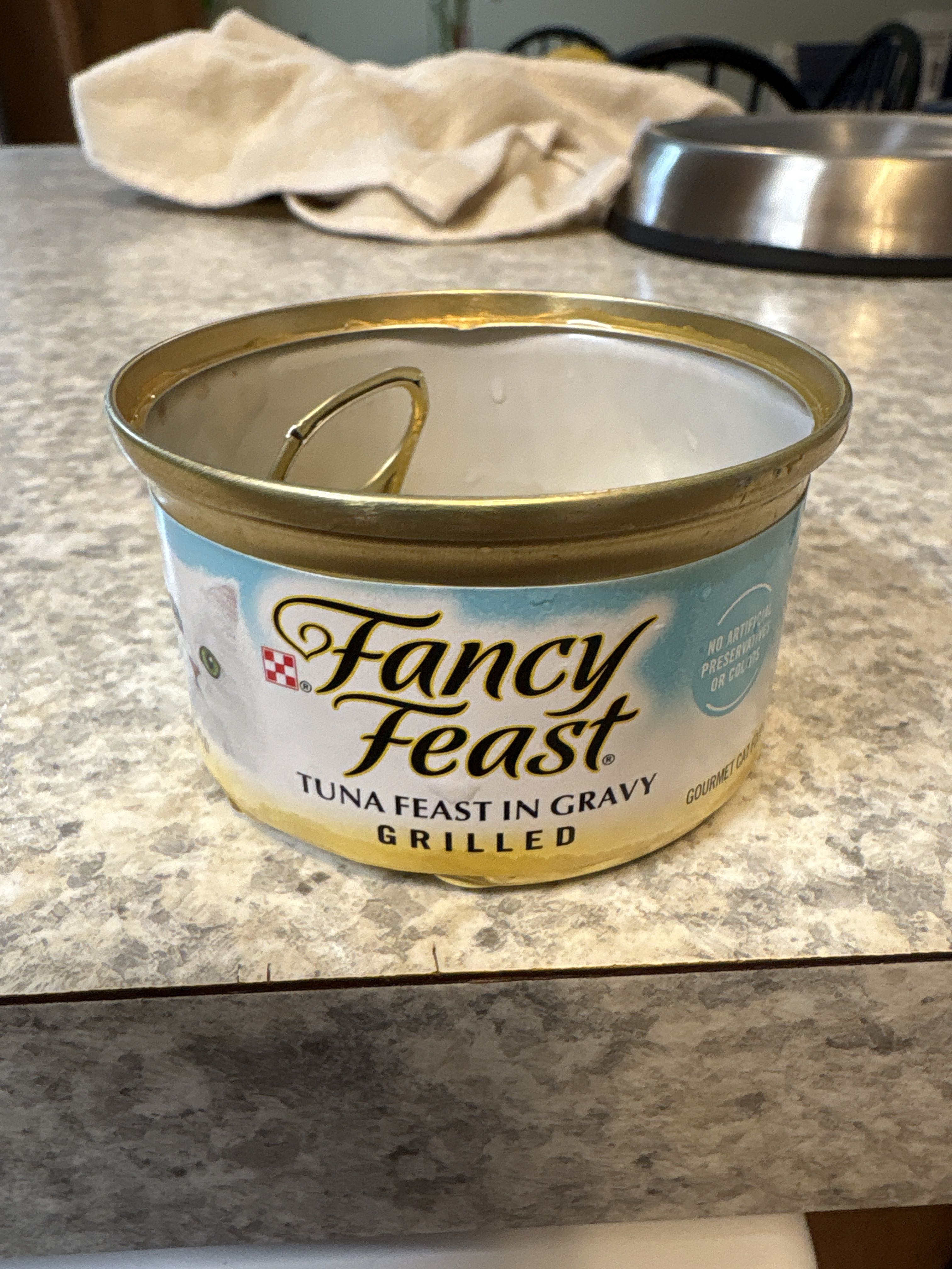 Fancy Feast Tuna Feast in Gravy Grilled, front of the package